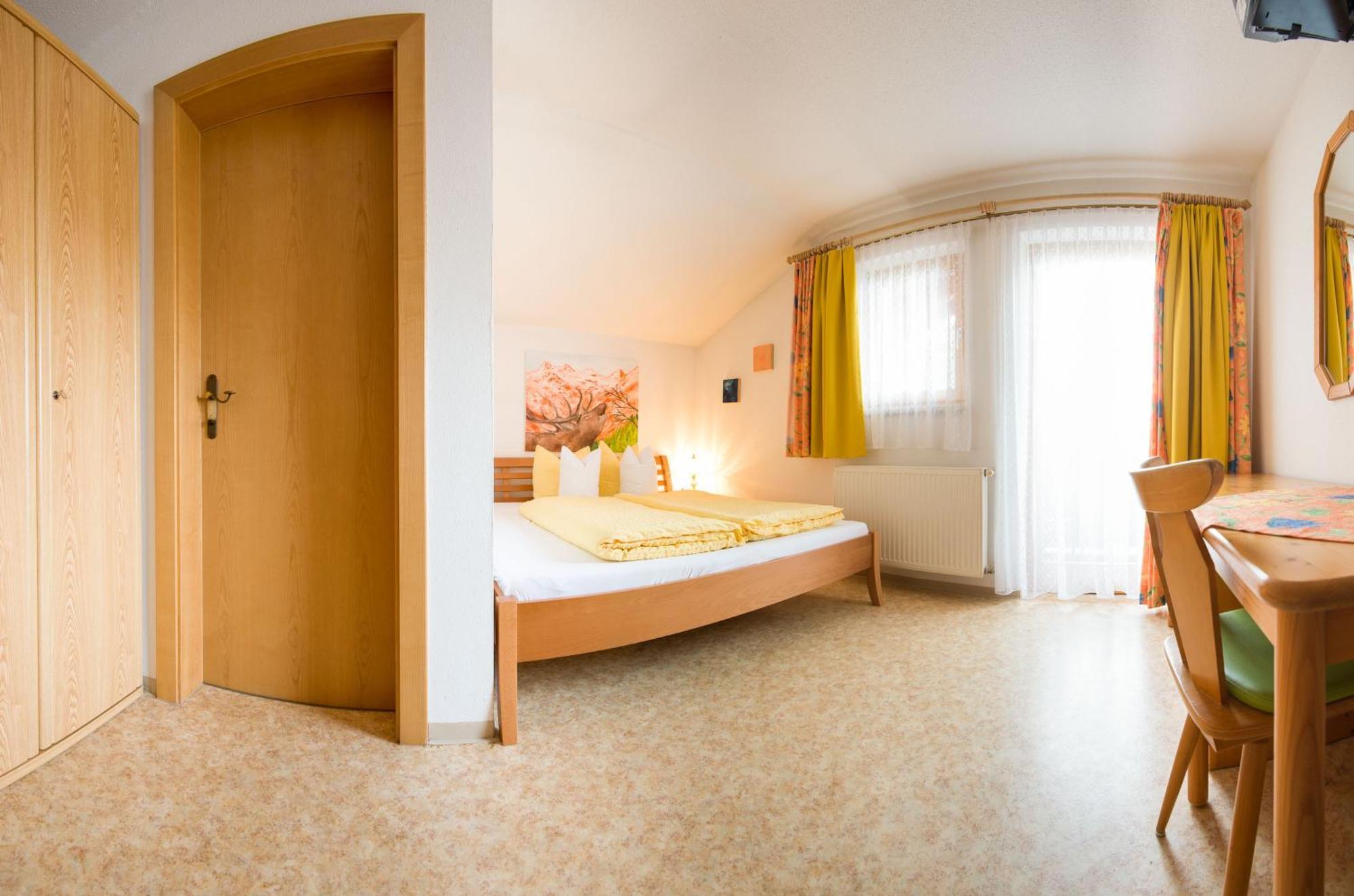 Apart-Pension Wasserfall Neustift im Stubaital Kamer foto