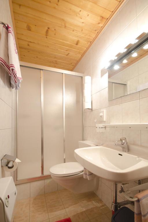 Apart-Pension Wasserfall Neustift im Stubaital Kamer foto