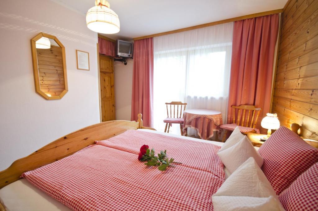Apart-Pension Wasserfall Neustift im Stubaital Kamer foto