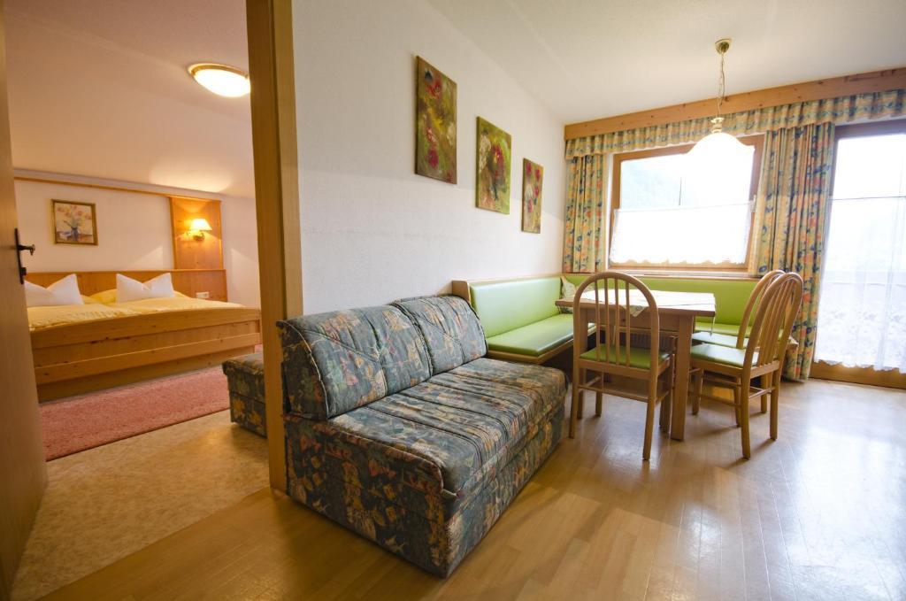Apart-Pension Wasserfall Neustift im Stubaital Kamer foto