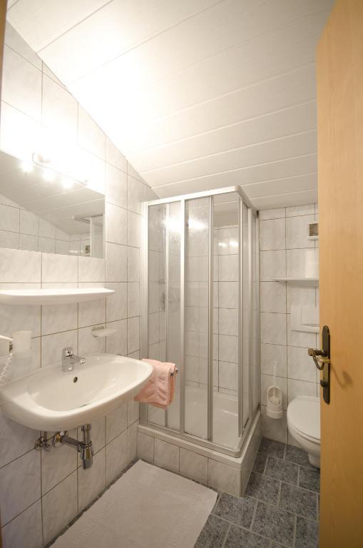 Apart-Pension Wasserfall Neustift im Stubaital Kamer foto