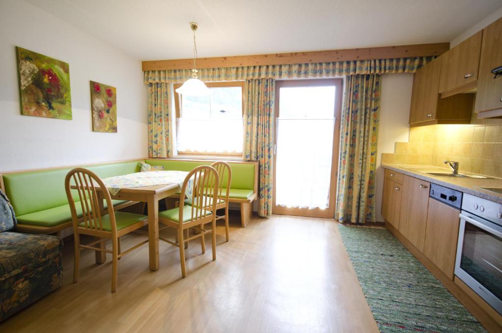 Apart-Pension Wasserfall Neustift im Stubaital Kamer foto